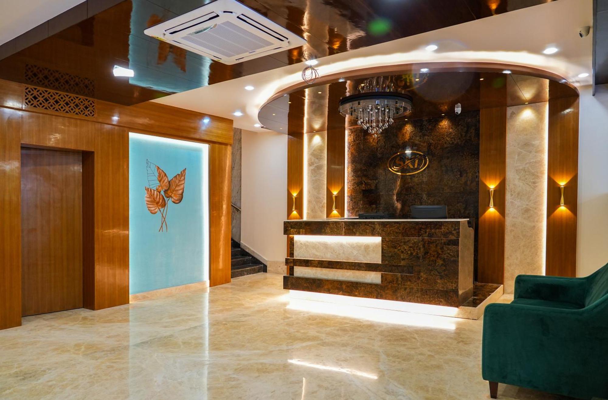 Sri Krishna Inn - Kempegowda Airport Bangalore Devanahalli エクステリア 写真
