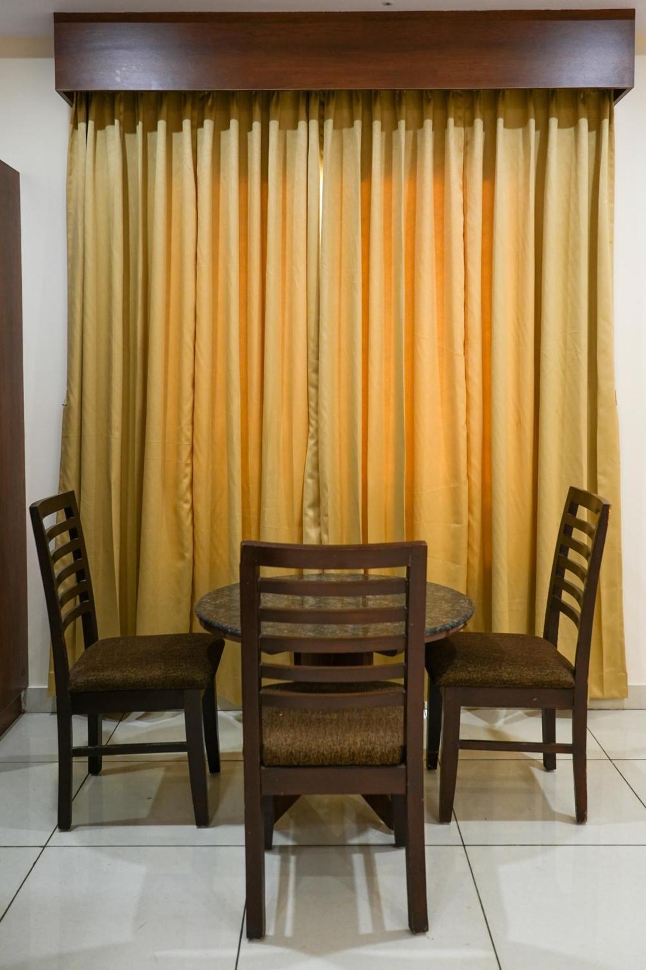 Sri Krishna Inn - Kempegowda Airport Bangalore Devanahalli エクステリア 写真