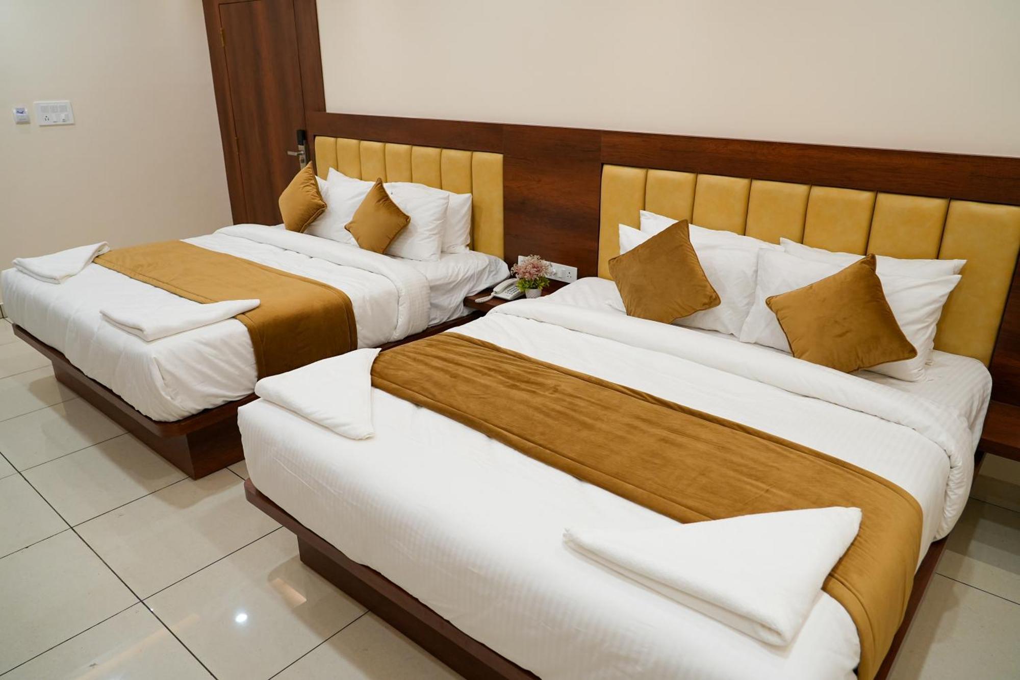 Sri Krishna Inn - Kempegowda Airport Bangalore Devanahalli エクステリア 写真